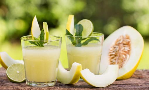 عصير الكانتلوب والأناناس